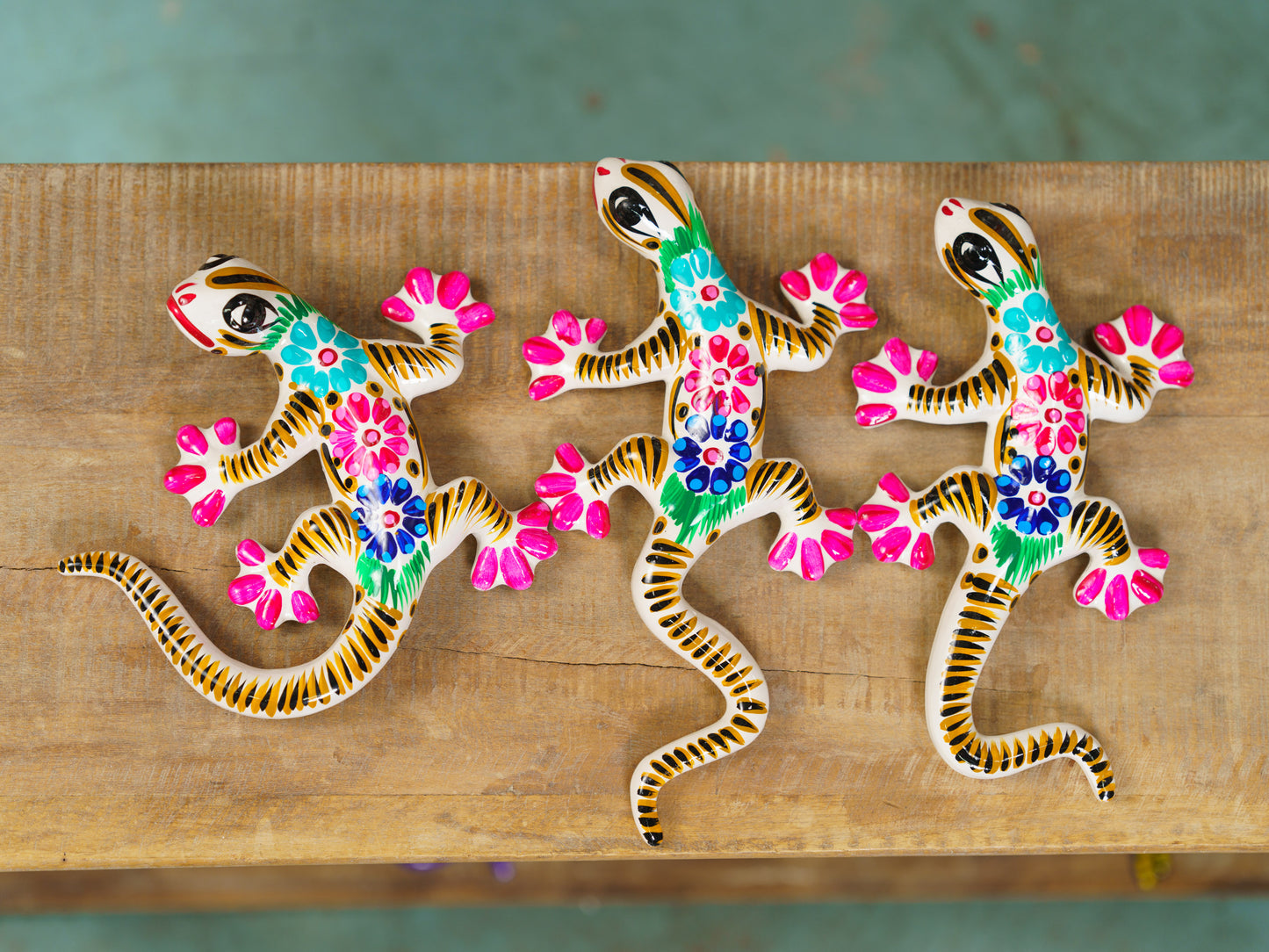 Set Of 3 Medium Climbing Geckos Wall Art Set White